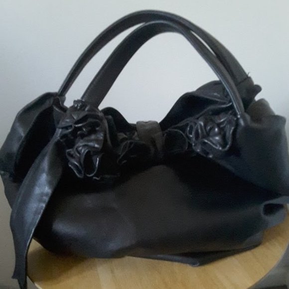 **SOLD** Elie Tahari Melrose Large Hobo Handbag - Picture 5 of 10